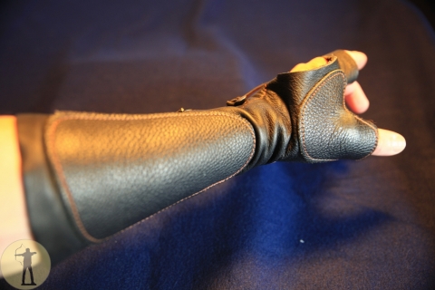 kombinierter Arm-, Handrücken- und Fingerschutz